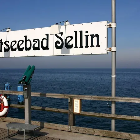 22 Im Haus Huehnergott * Sellin